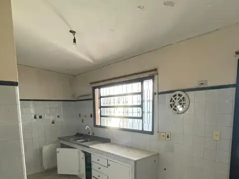 Casa en venta c/ cochera en Artigas