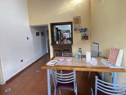 VENTA CASA 4 AMBIENTES, EZPELETA ESTE.