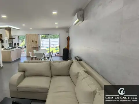 Casa en Alquiler con 2 cocheras