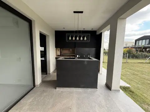Casa 7 ambientes con 3 baños