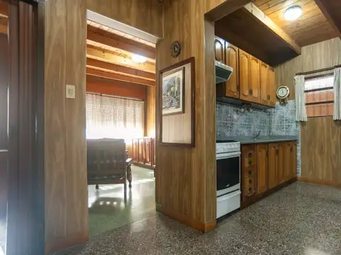 Casa 5 ambientes en venta Bernal Centro