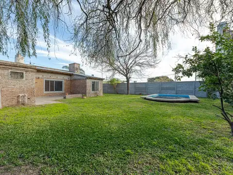 Casa 1 dormitorio en Roldan con pileta