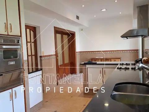 Casa en Alquiler - 5 Ambientes en Villa Devoto.. 3 Cuadras de la Plaza Arenales.