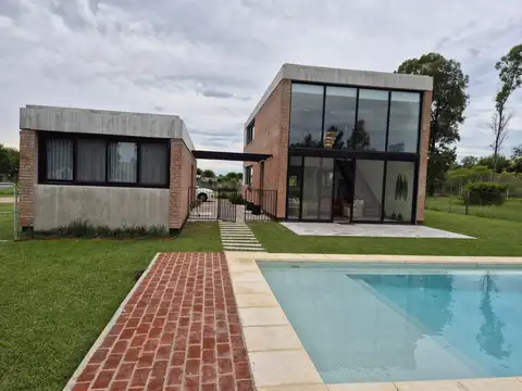 VENTA Casa en San Sebastián Diseño - 4 ambientes