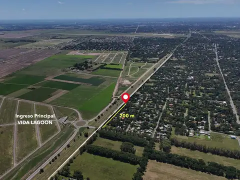 Casa para destino comercial sobre Tomas de la Torre y Lugones - Funes