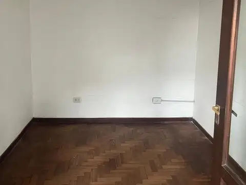 Casa en venta - 4 Dormitorios 1 Baño - La Plata