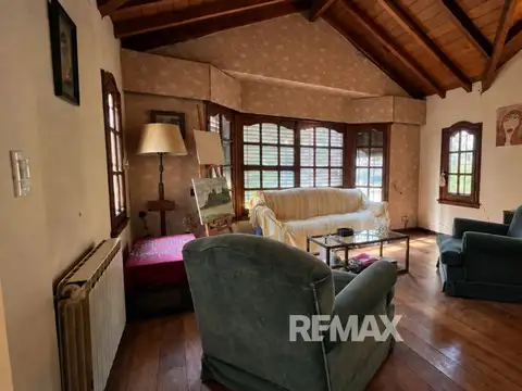 Casa en Venta con 3 cocheras