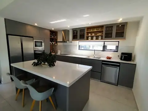 CASA 4 AMBIENTES MODERNA SOLARES APTA CREDITO