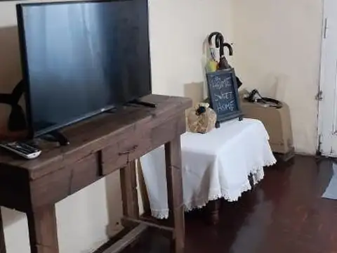 Casa 8 ambientes con 2 baños