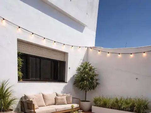 P.H  4 AMBIENTES  PRIMER PISO   PATIO 5  X 3,6   BALCÓN 