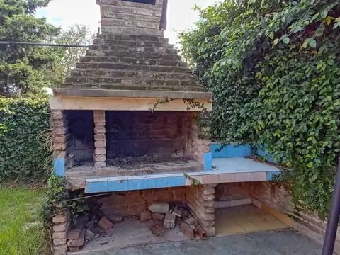 Casa en Alquiler con 2 cocheras