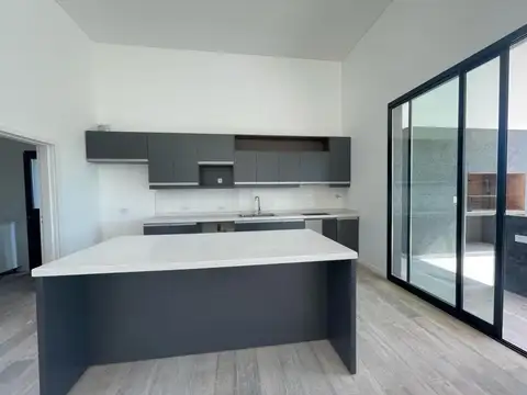 Casa 4 ambientes con 4 baños