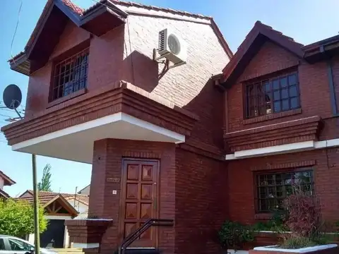 VENTA - TRIPLEX 5 AMBIENTES - BERNAL