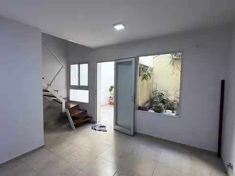 Venta/Permuta Oficina Consultorio Medico Departamento Dormitorio Patio. Lourdes