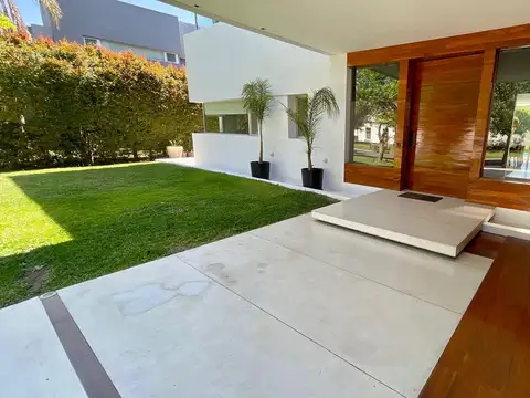 Avda de los Lagos 100