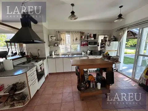 Casa 4 ambientes con 3 baños