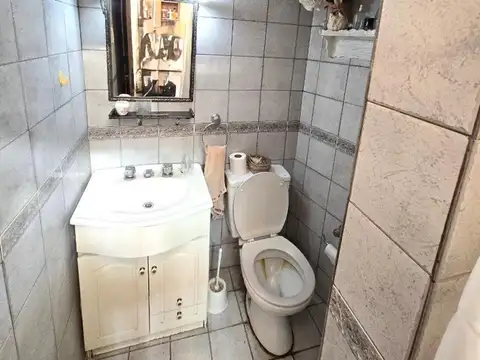 Depto Tipo Casa en Venta en Flores, USD 150.000