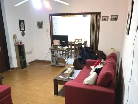 PH en venta - 4 Dormitorios 2 Baños - Flores