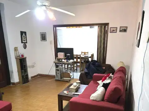 PH en venta - 4 Dormitorios 2 Baños - Flores