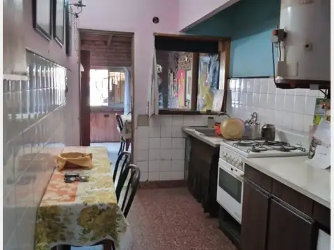 Casa 4 ambientes con 2 baños