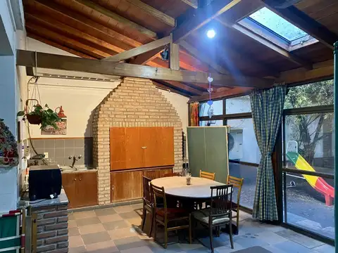 Casa 5 ambientes con 4 baños