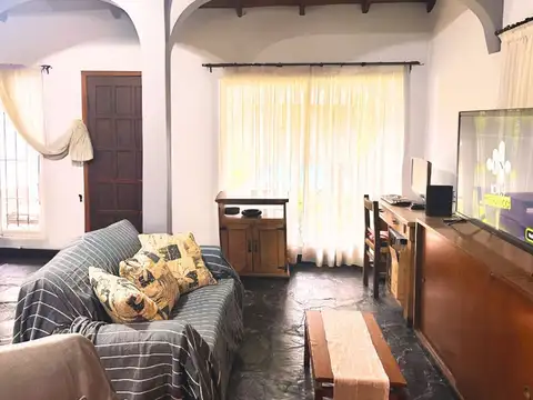 VENTA CASA 5 AMBIENTES CON COCHERA EN BELLA VISTA