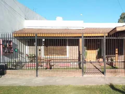 CASA VENTA JCPAZ - 3 AMB + DEPTO