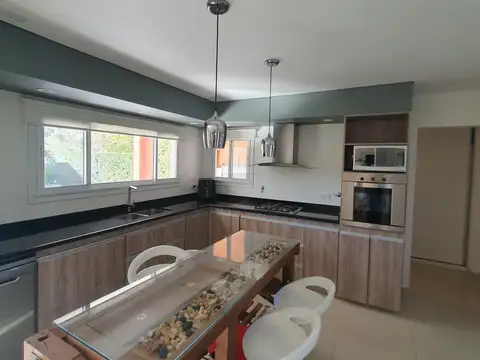 VENTA Casa 3 dormitorios. B° Villa Antonio