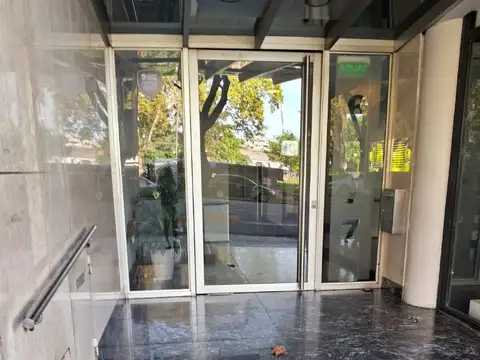 MONOAMBIENTE MUY BUENO  - 35 M2 - MUY LUMINOSO - ARTEF ELECTRICOS - EDIF C/PILETA - LAUNDRY