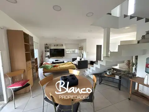 Casa 5 ambientes con 5 baños