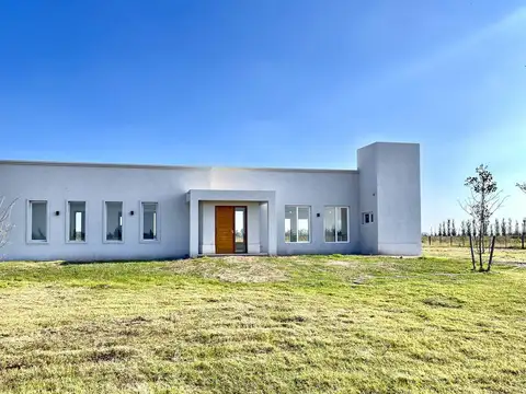 Descubre tu nueva casa en el campo en Zapiola, Lobos