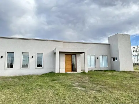 Casa 3 ambientes con 1 baño