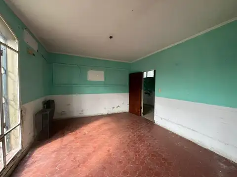 Casona con amplio salón y múltiples destinos – Fisherton