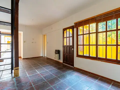 Casa 7 ambientes con 2 baños