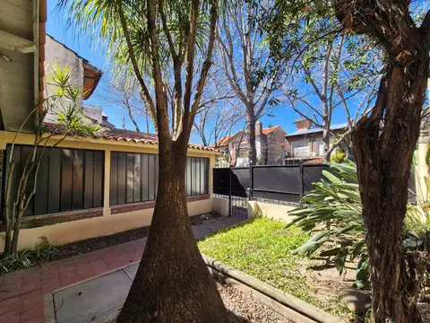 Casa 7 ambientes con 2 baños