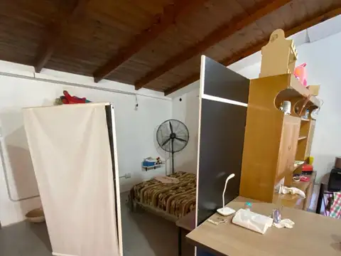 VENTA CASA C/ PATIO + TALLER + 2 LOCALES + COCHERA