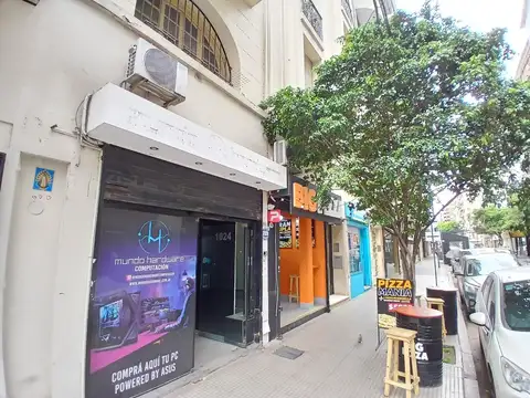 EXCELENTE LOCAL EN INMEJORABLE UBICACIÓN.-