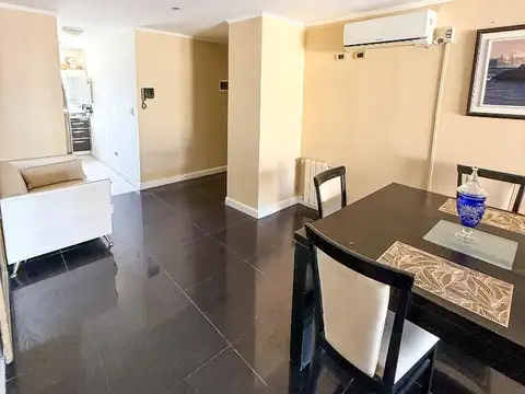 SEMIPISO DE TRES AMBIENTES EN PLAYA GRANDE