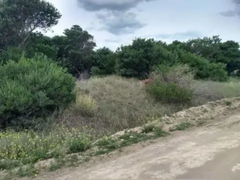 Tucumán e/ Tres Arroyos y  Jujuy