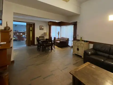Casa 6 ambientes con 3 baños