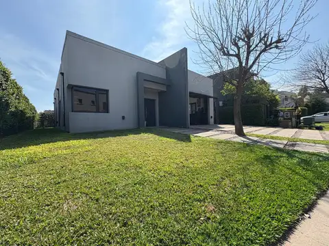 Casa en venta en Barrio Cerrado Los Robles, Cañada de Pilar, GBA Norte
