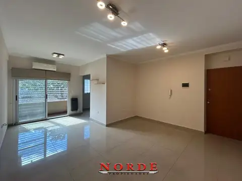 VENTA • DOS AMBIENTES • LINIERS • BALCÓN • TERRAZA PROPIA • ALTILLO • APTO CRÉDITO