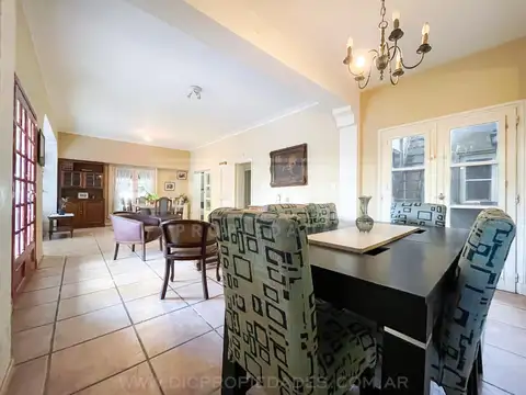 Casa 7 ambientes con 4 baños