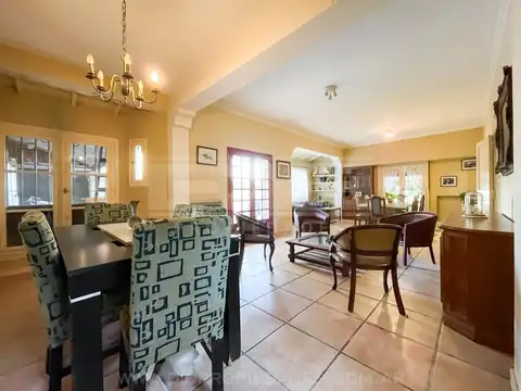 Casa 7 ambientes con 4 baños