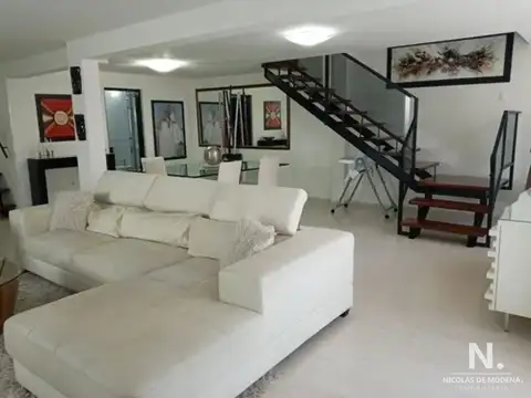 Vendo casa de 4 dormitorios,3 baños y piscina climatizada. La Sonrisa, Maldonado.