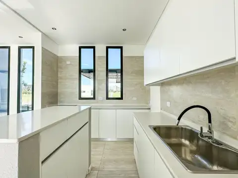 Casa 7 ambientes con 3 baños