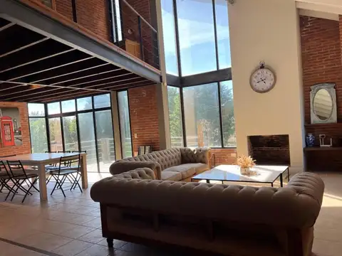 Casa 5 ambientes con 3 baños