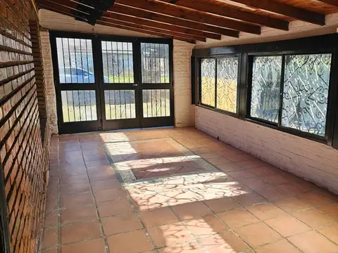 Casa en Alquiler con 1 cochera