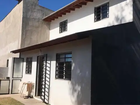 Casa en venta - 3 Dormitorios 1 Baño - Cocheras - 80Mts2 - Mar del Tuyú