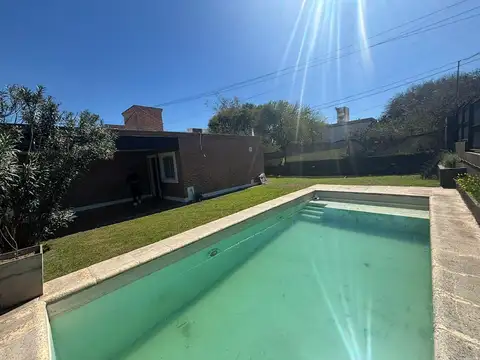 Casa en Venta con 3 cocheras